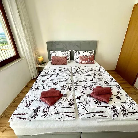 House And Apts. In 51055 자드라보노
