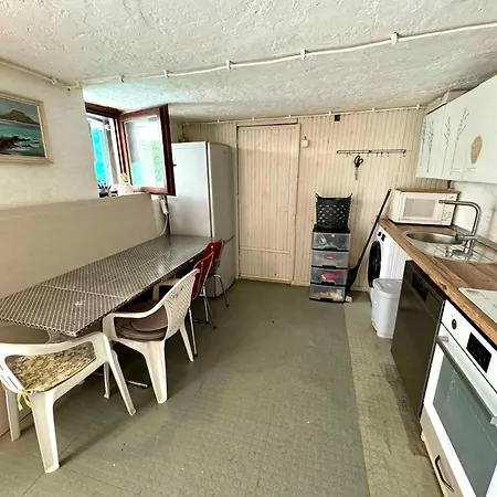 House And Apts. In 51055 * 자드라보노